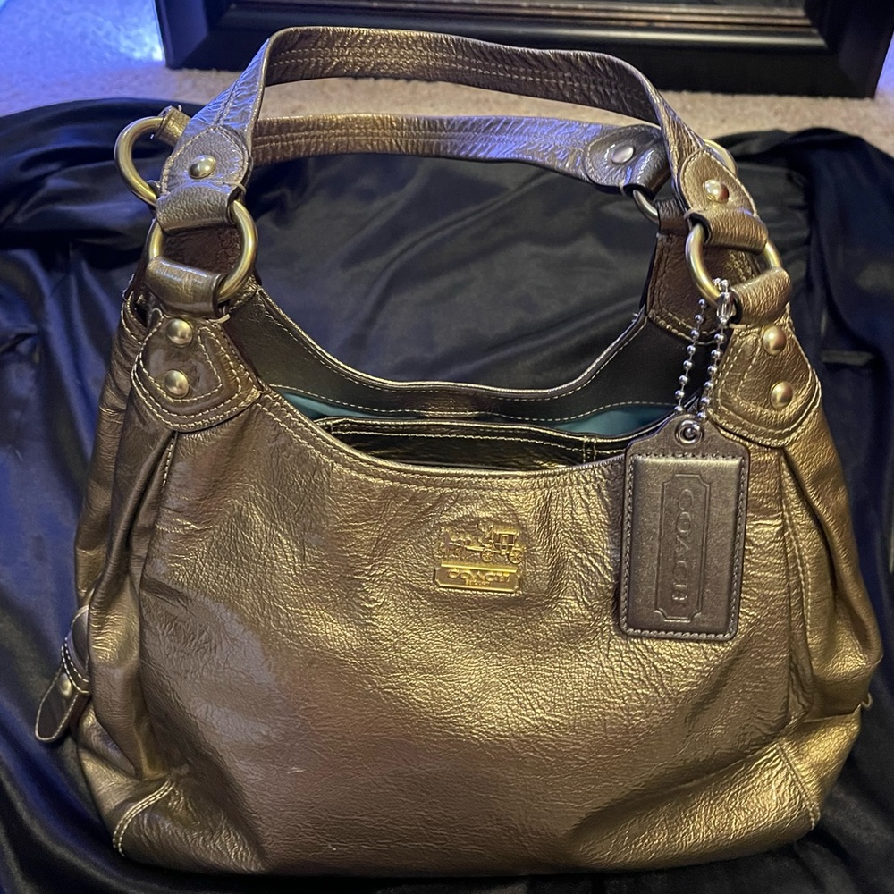 No tags. Golden egg Coach purse, med should bag. New condition no sign of use.